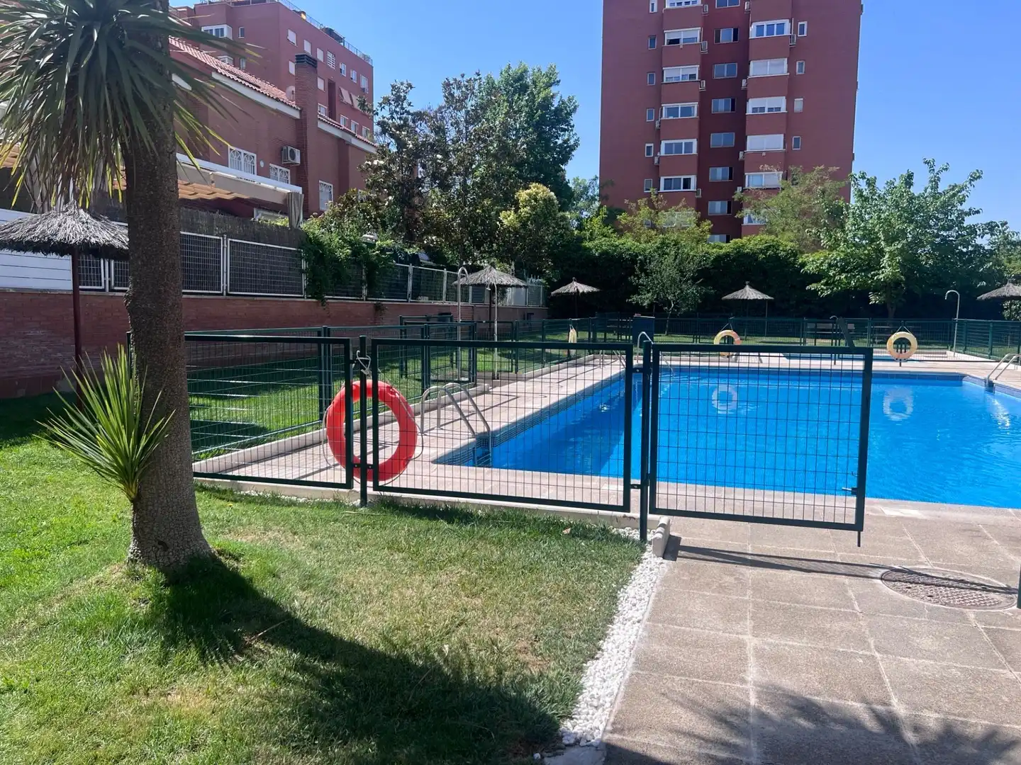 Piscina de Casa adosada en venta en Fuenlabrada con Aire acondicionado, Calefacción y Jardín privado