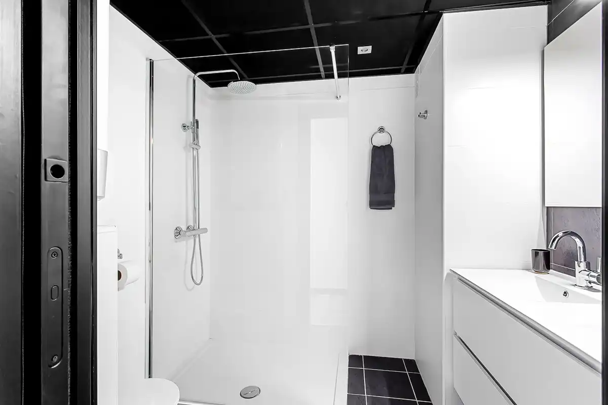 Badezimmer von Erdgeschoss zum Verkauf in Mijas mit Klimaanlage, Terrasse und Schwimmbad