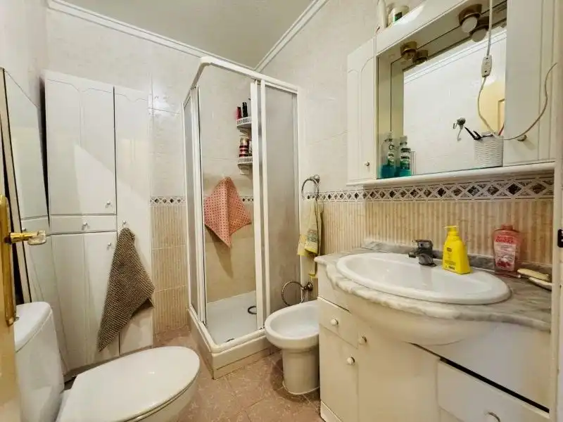 Bany de Apartament en venda en Guardamar del Segura amb Traster i Piscina comunitària