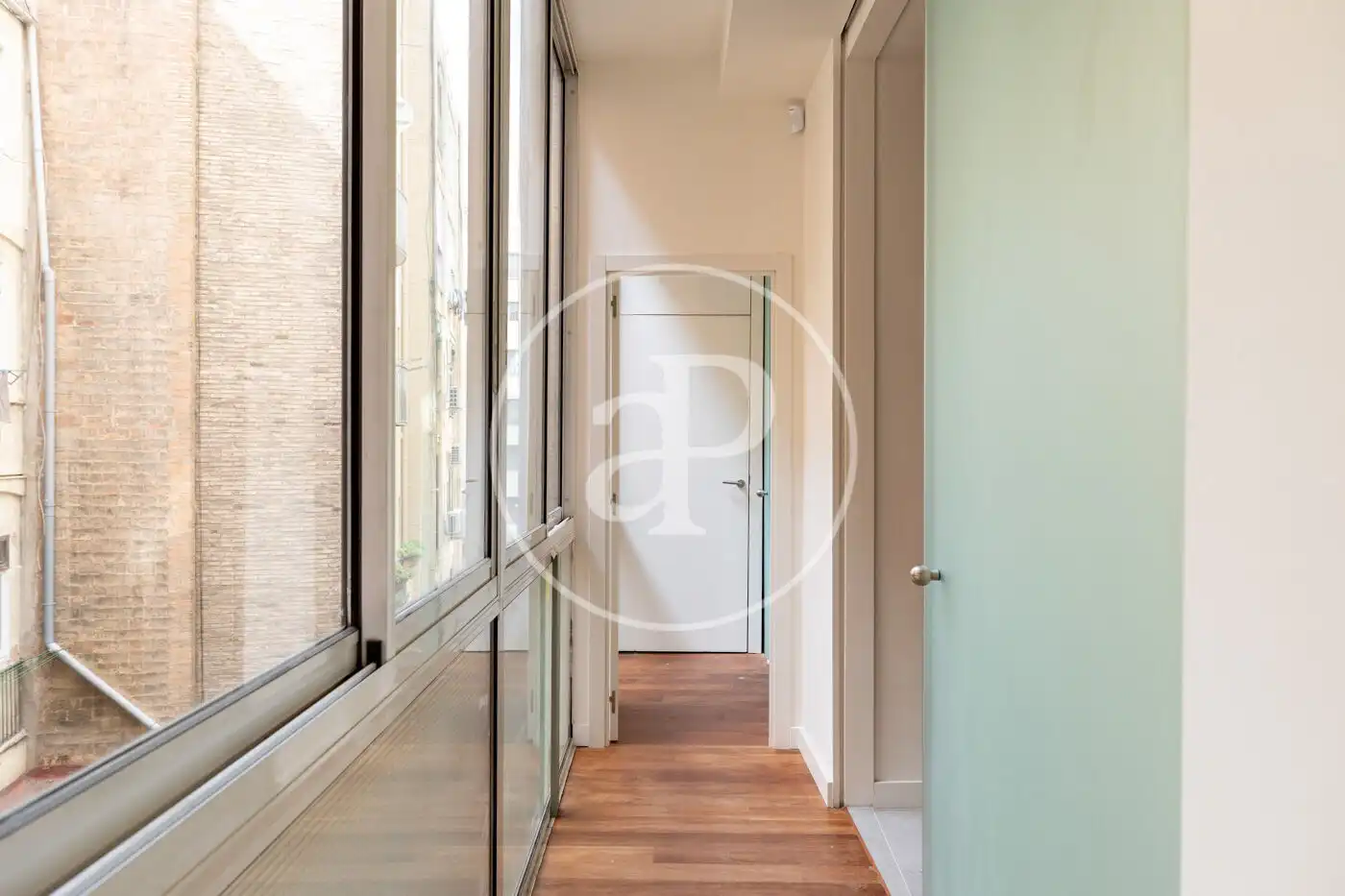 Wohnung zum Verkauf in Barcelona mit Klimaanlage, Heizung und Balkon