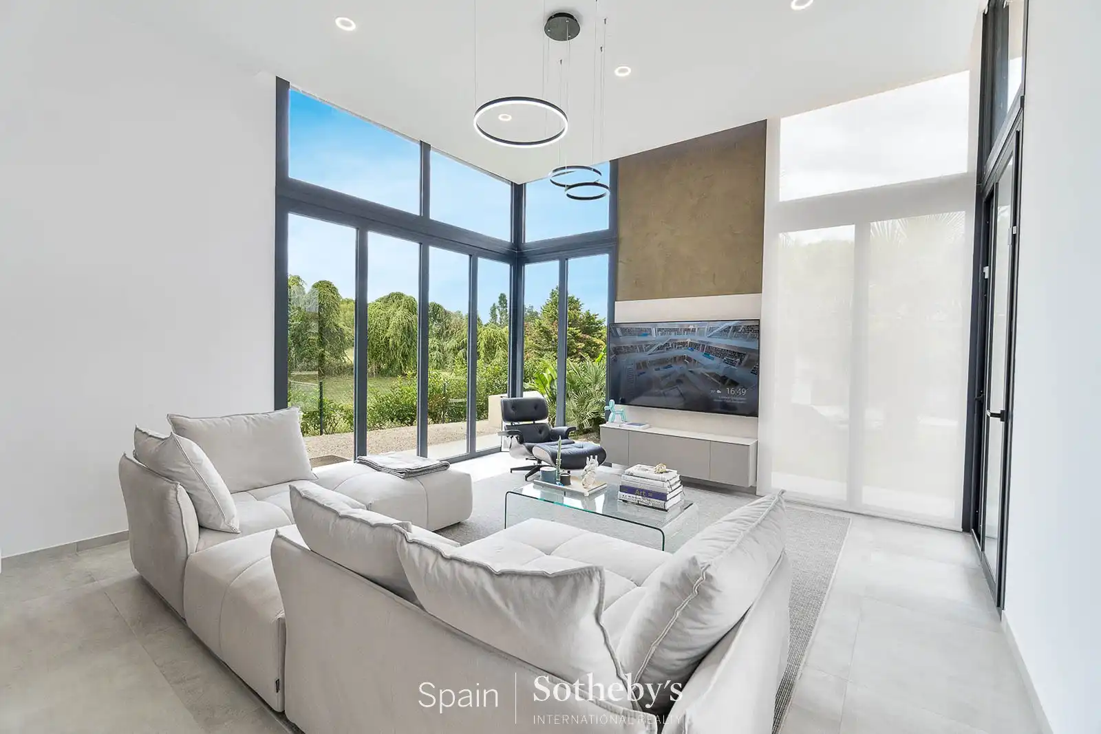 Sala d'estar de Casa o xalet en venda en Navata amb Aire condicionat, Jardí privat i Terrassa