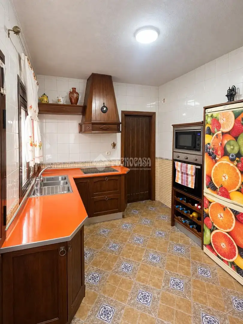 Casa bifamiliare con balcone in vendita a Centro