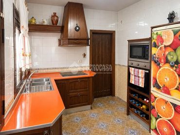 Casa bifamiliare con balcone in vendita a Centro