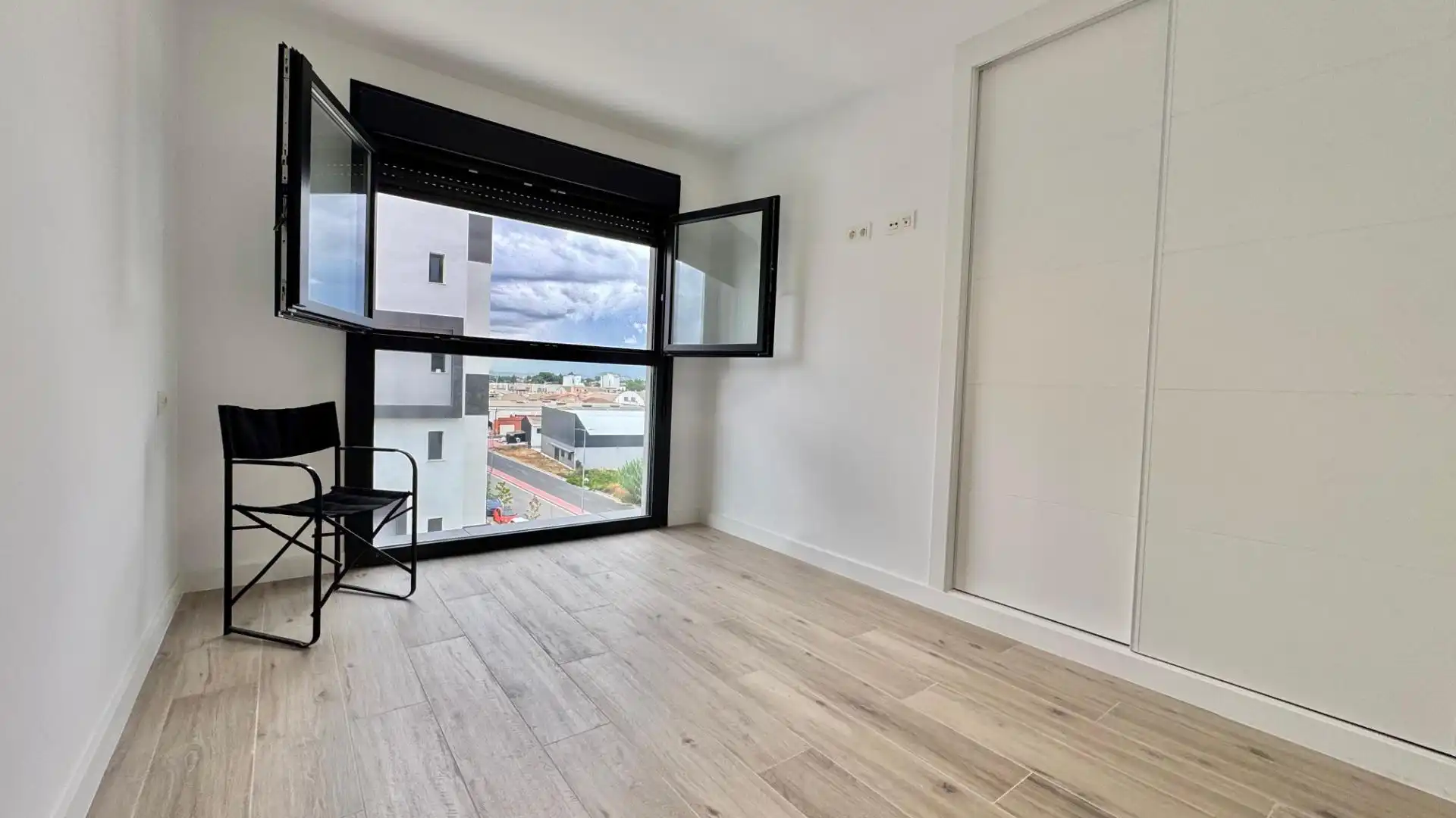 Flat with terrace to rent in Avenida de la Marina Española, imagen 16