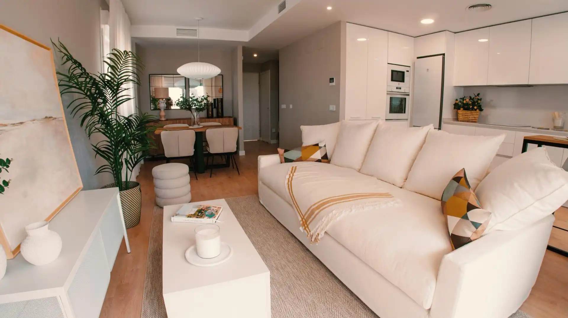 Sala de estar de Casa adosada en venta en Guillena con Aire acondicionado, Calefacción y Jardín privado