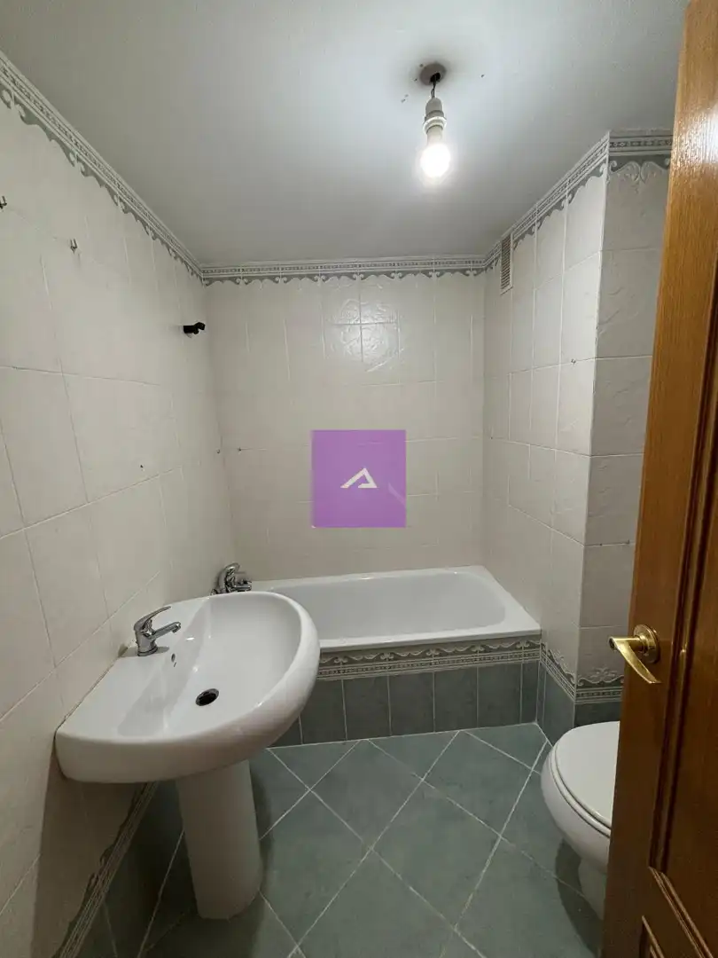 Baño de Piso en venta en Albal con Terraza y Balcón