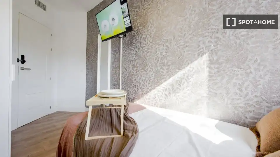 Bedroom of Flat for rent in Madrid  with Air Conditioner, Heating and Furnished