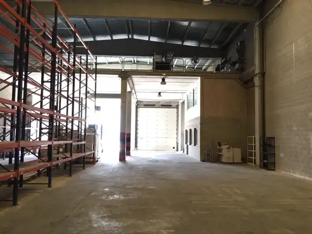 Nave industrial in affitto a Domeny, imagen 2