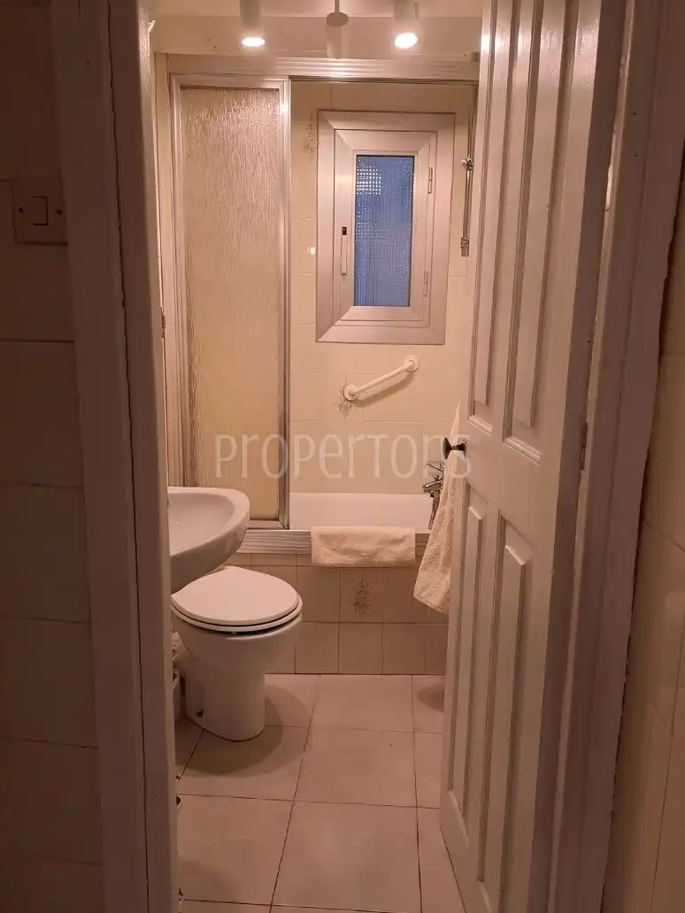 Bathroom of Flat for sale in Bilbao 