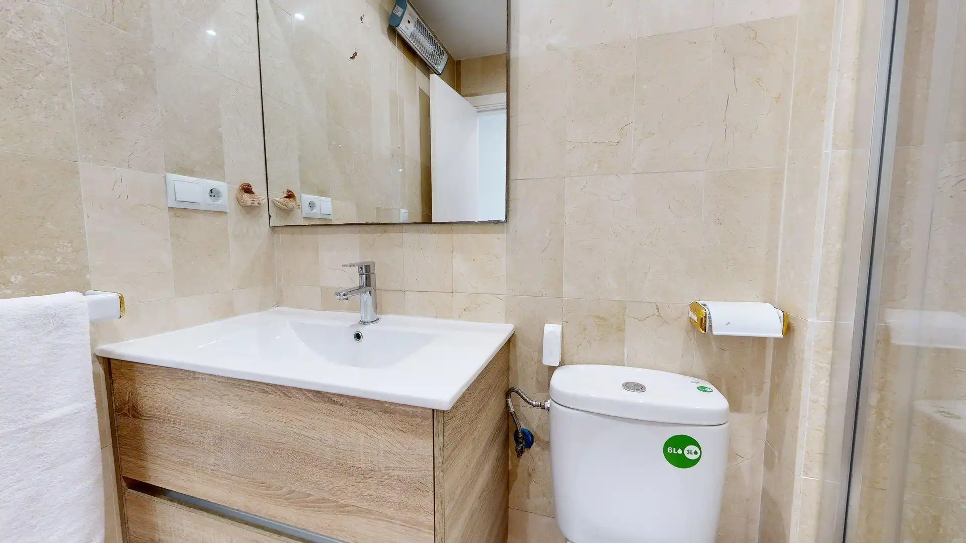 Bany de Apartament de lloguer en Elche / Elx amb Aire condicionat, Jardí privat i Terrassa