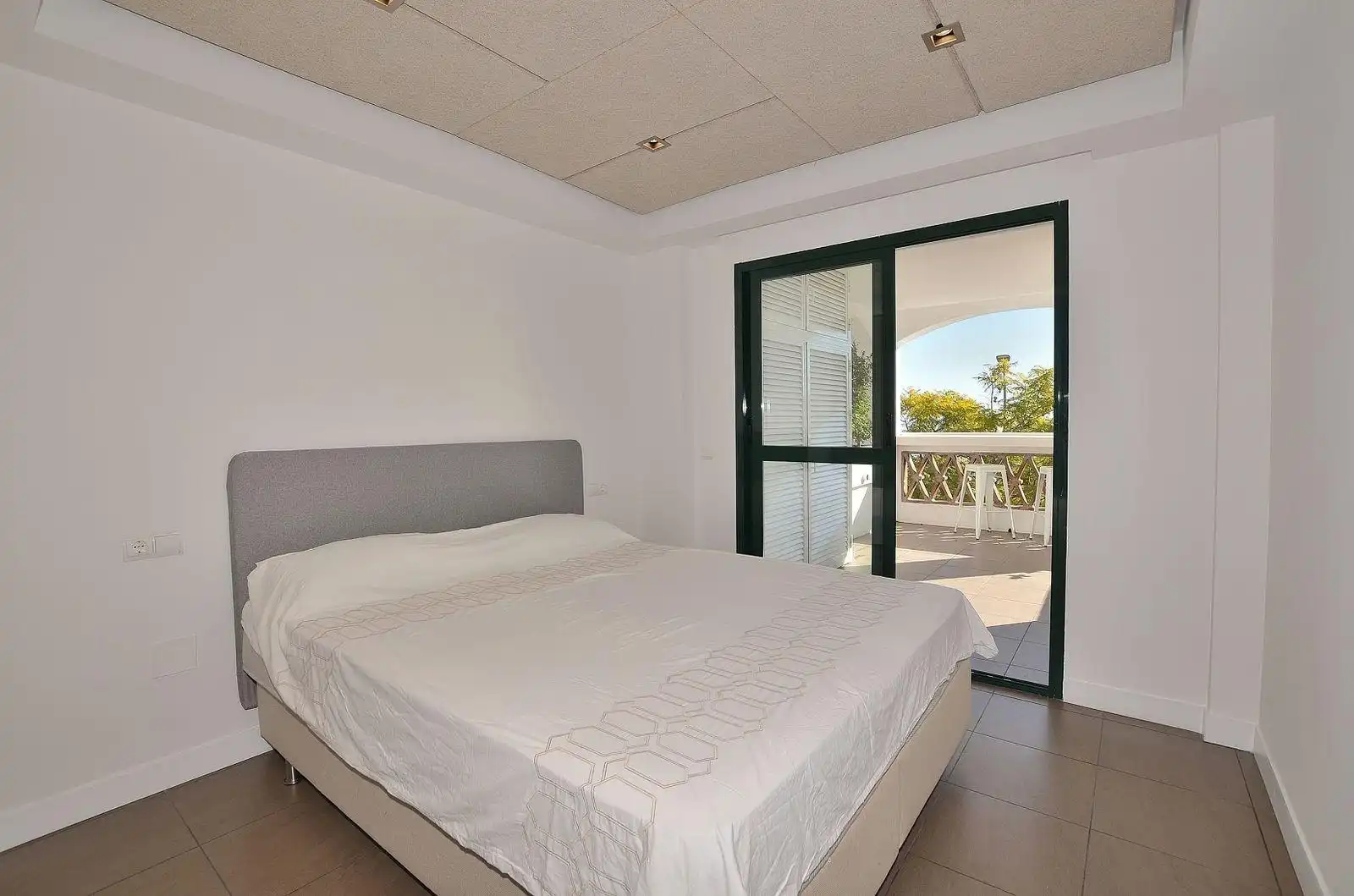Dormitori de Apartament en venda en Mijas amb Aire condicionat, Terrassa i Piscina comunitària