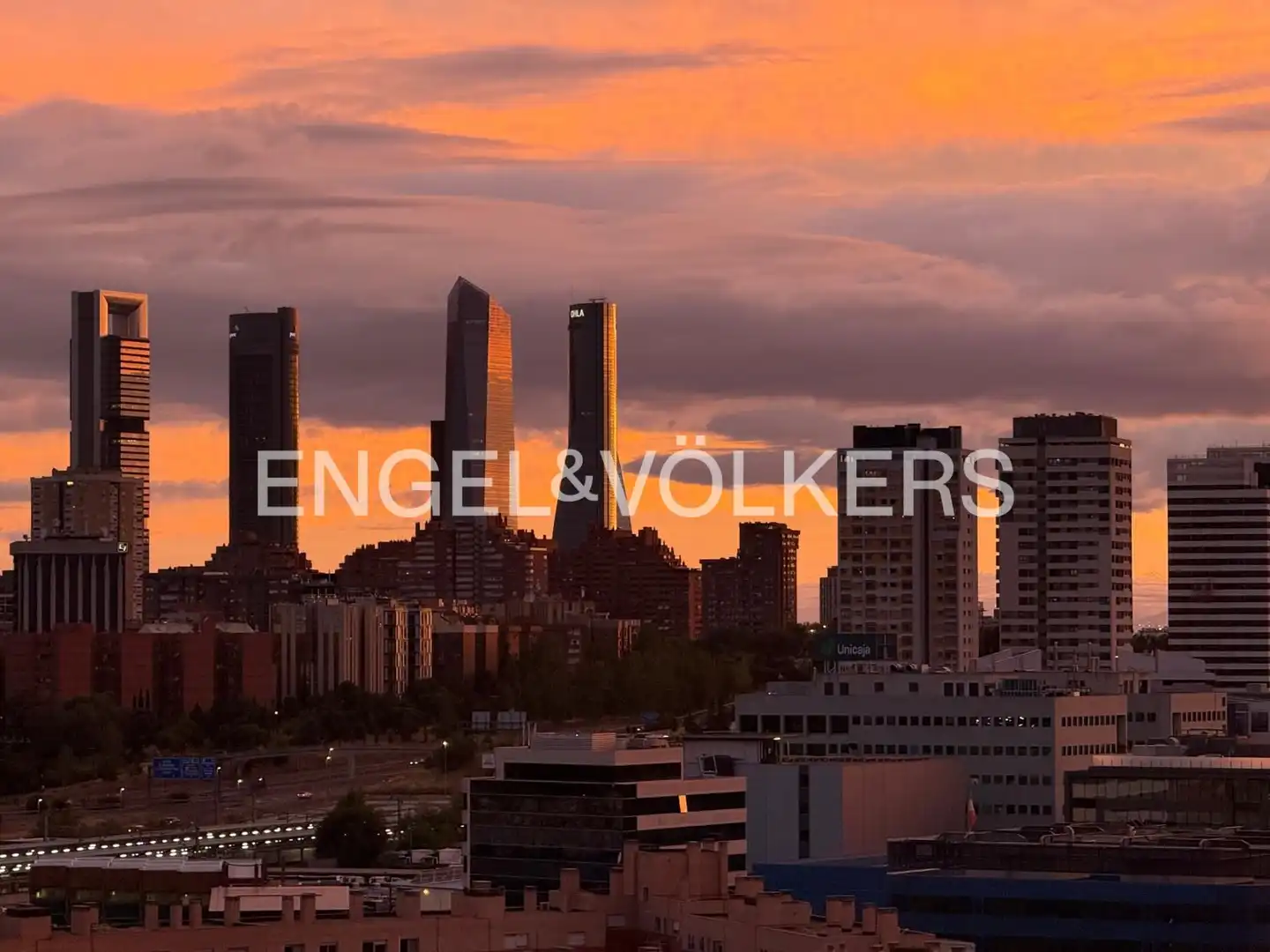 Vista exterior de Piso en venta en Madrid con Calefacción, Trastero y Piscina