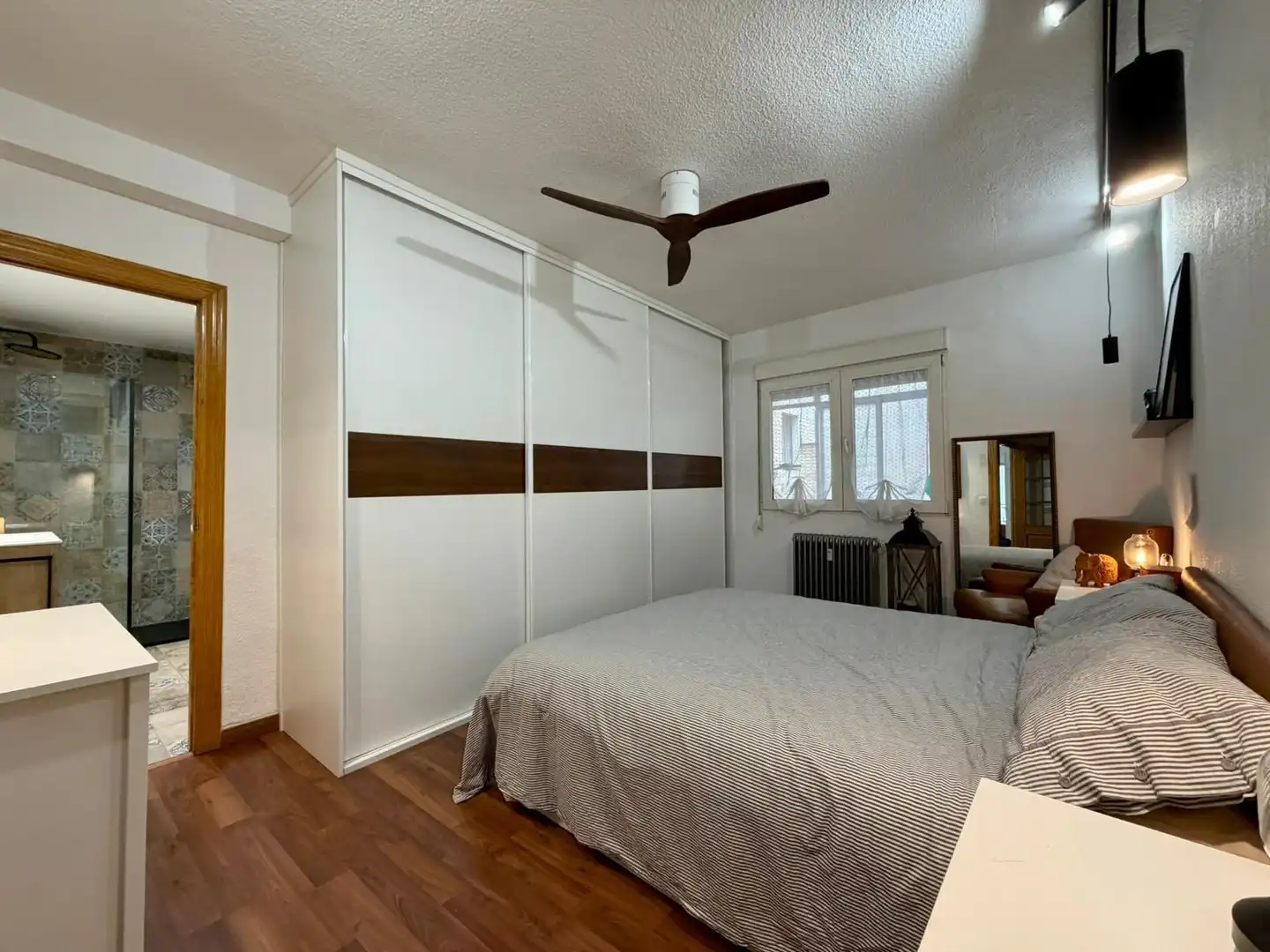 Bedroom of Flat for sale in Granada  with Air Conditioner, Parquet flooring and Balcony