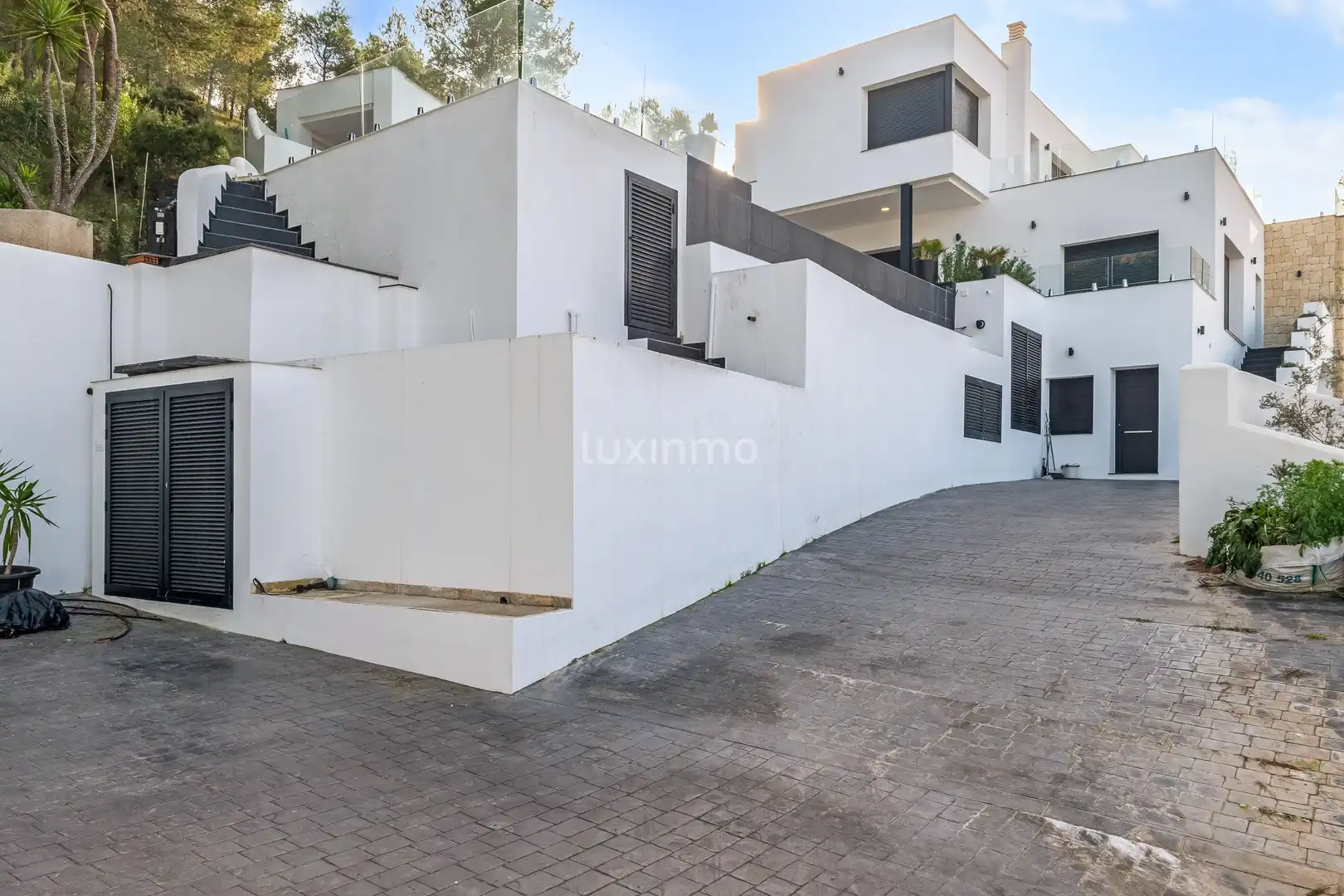 Vista exterior de Casa o xalet en venda en L'Alfàs del Pi amb Aire condicionat, Calefacció i Jardí privat