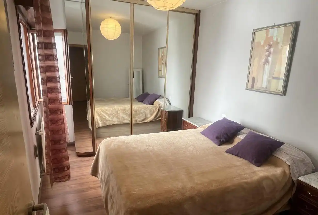 Habitación de Piso en venta en Oviedo  con Calefacción