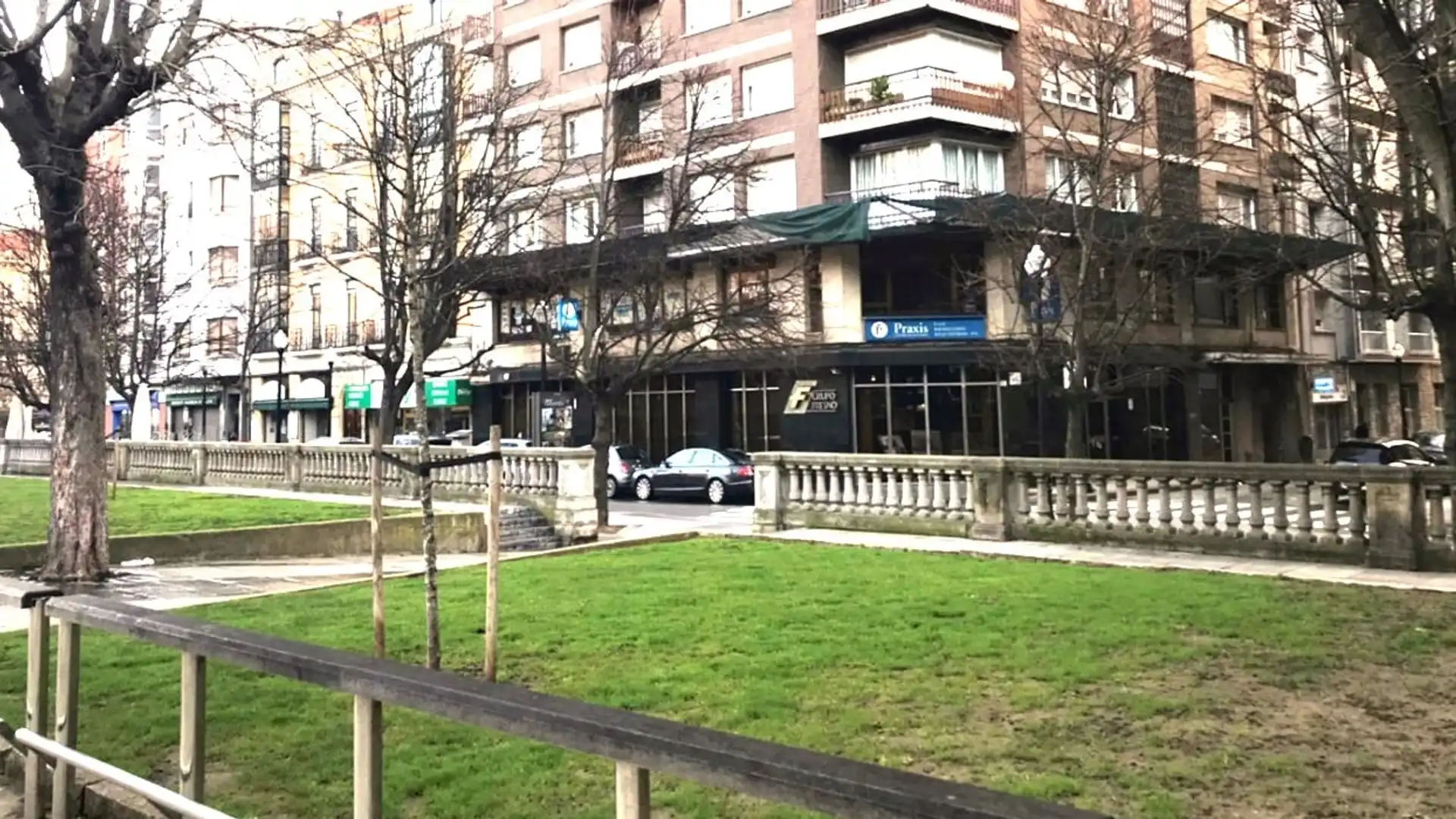 Vista exterior de Local de alquiler en Gijón  con Terraza, Amueblado y Alarma