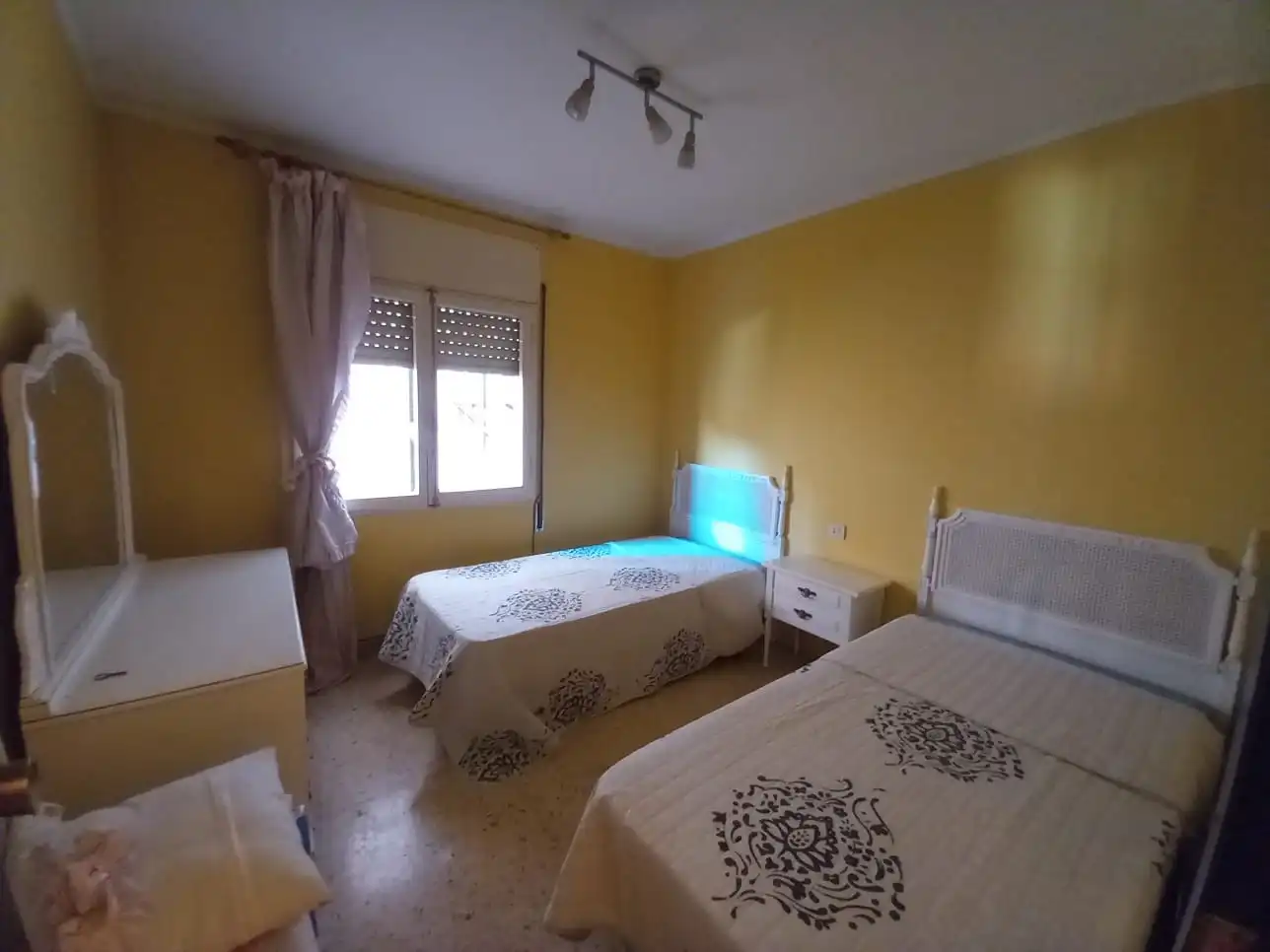 Habitación de Piso de alquiler en Lleida con Aire acondicionado, Calefacción y Piscina