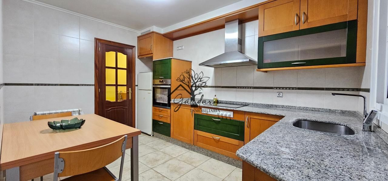 Cocina de Piso en venta en Narón con Calefacción, Terraza y Trastero
