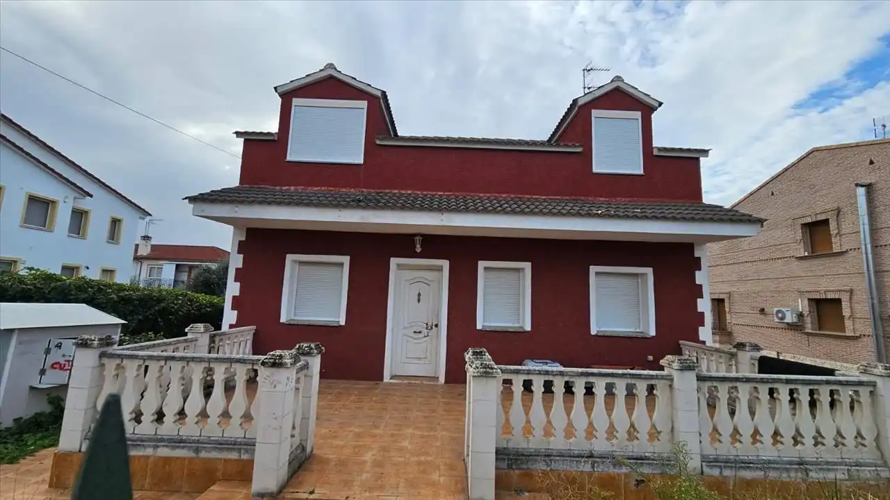 Chalet en venta en Calle Olmos, imagen 2