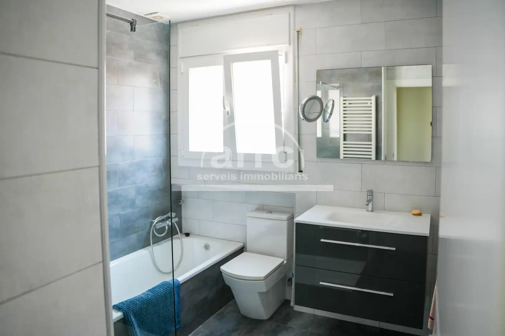 Bathroom of Houses for sale in Cabrils  with Heating, Private garden and Parquet flooring