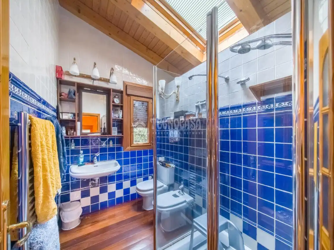 Baño de Casa o chalet en venta en Nuevo Baztán con Aire acondicionado, Calefacción y Piscina
