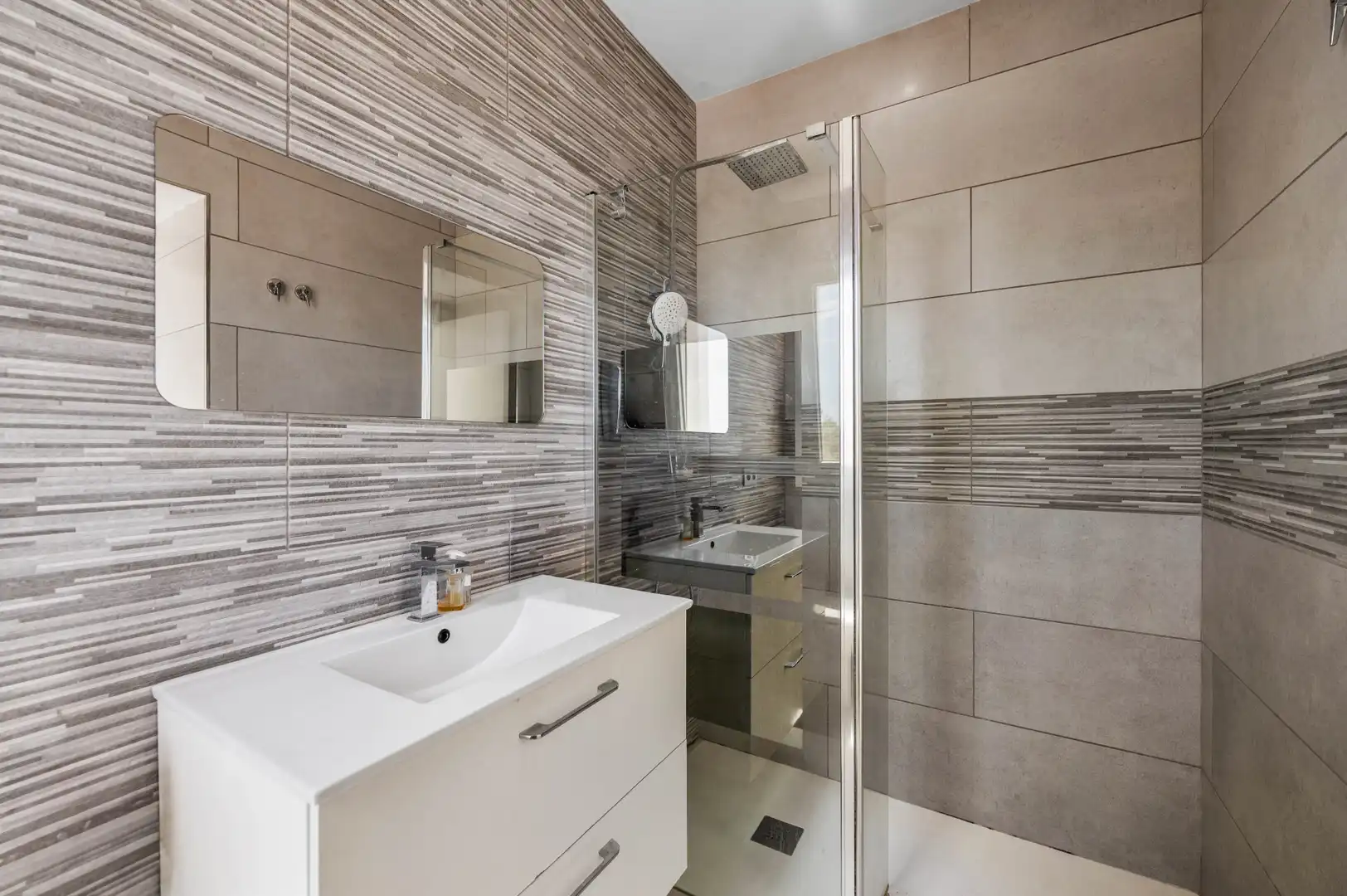 Bathroom of Houses for sale in Estepona  with Air Conditioner, Private garden and Terrace