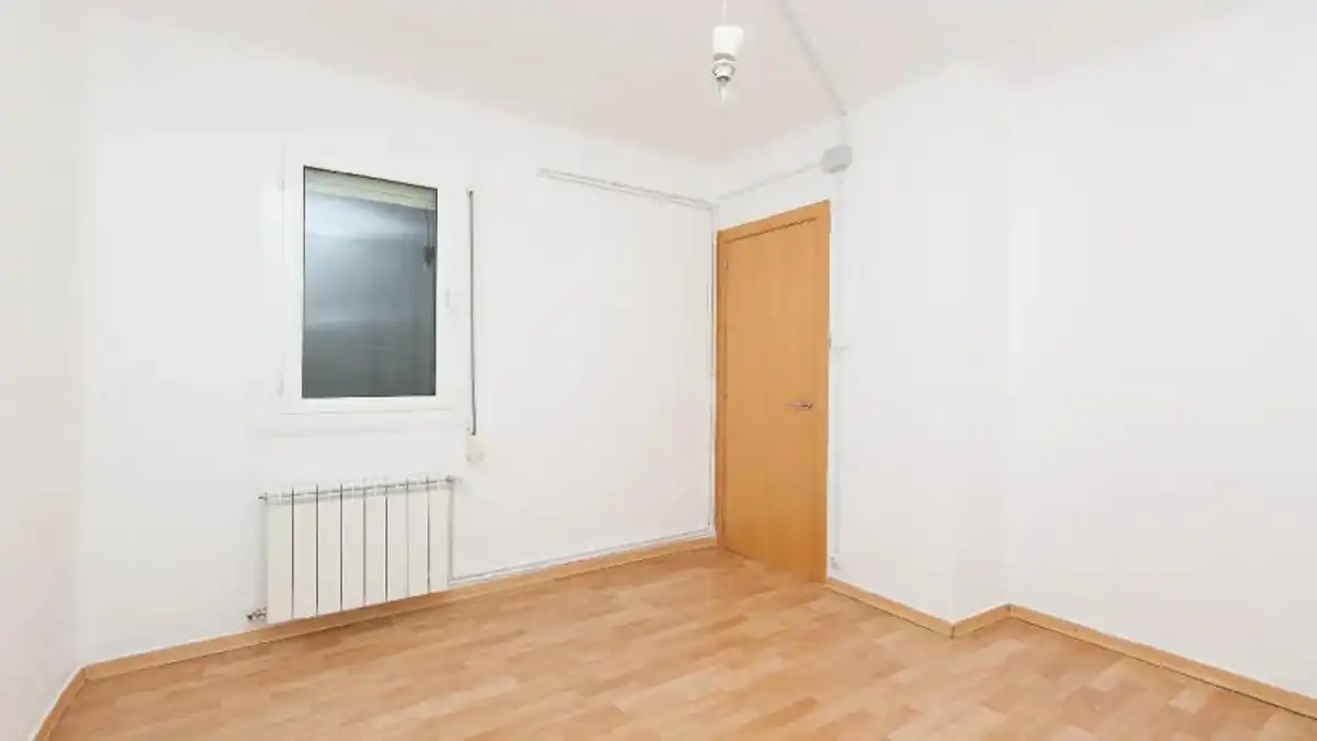 Bedroom of Flat for sale in Sabadell