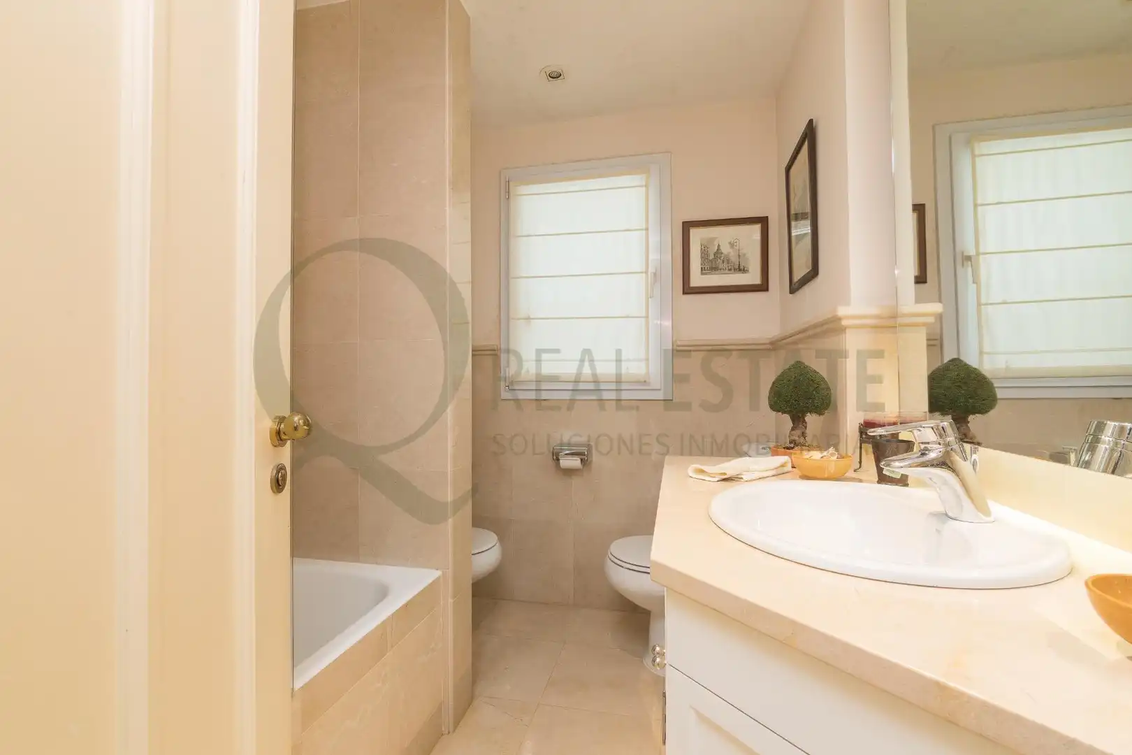 Bany de Casa o xalet en venda en Alicante / Alacant amb Calefacció, Jardí privat i Terrassa