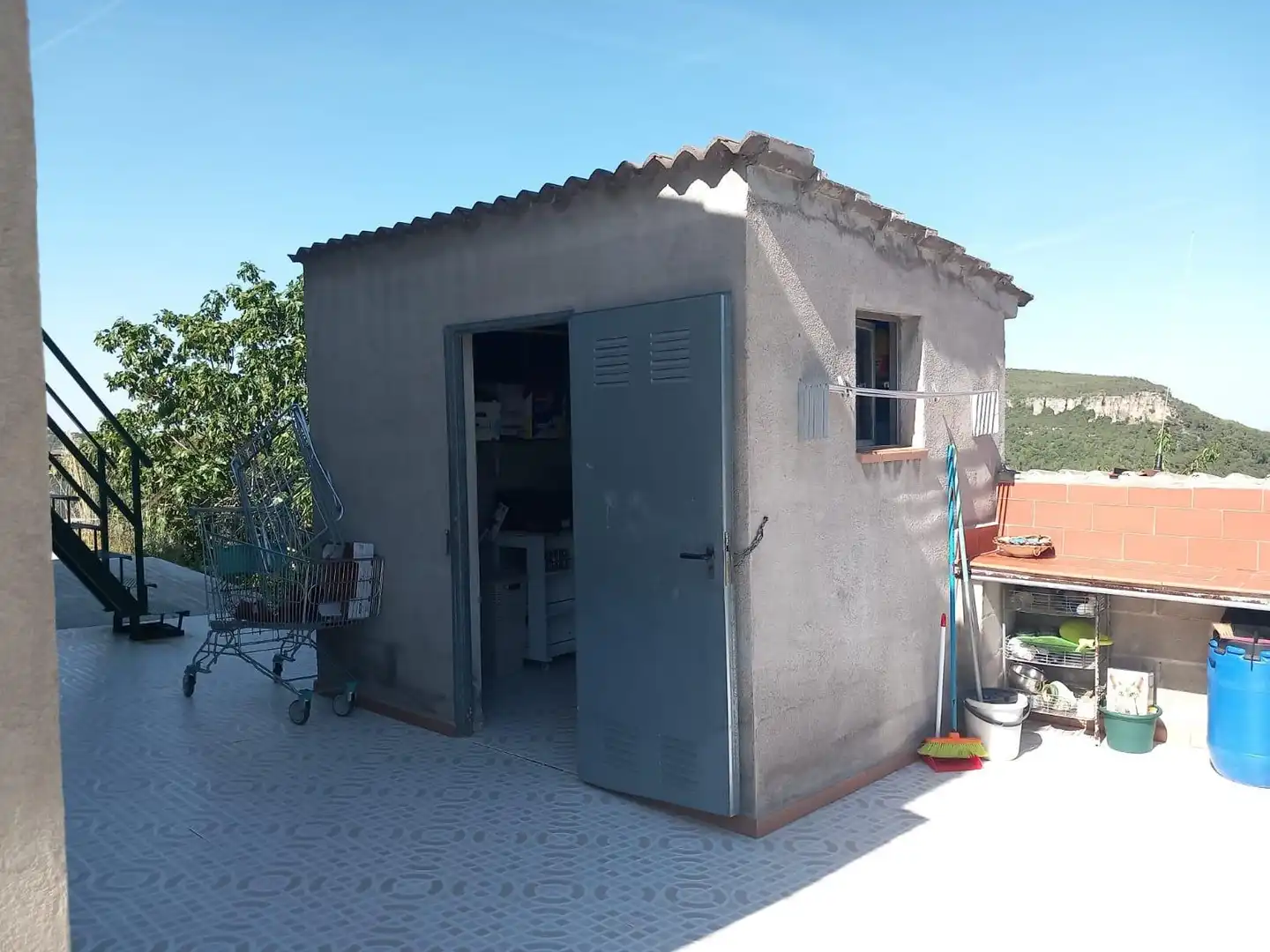 Vista exterior de Casa o xalet en venda en Torrelles de Foix amb Calefacció i Traster