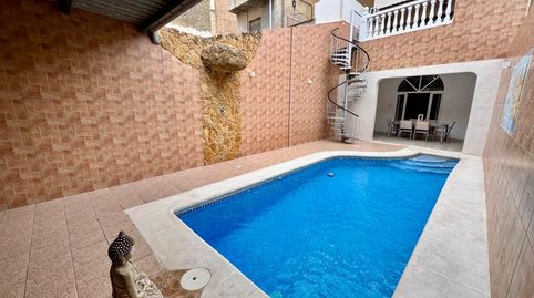 Casa de pueblo con piscina, garaje y terraza en el centro de Silla
