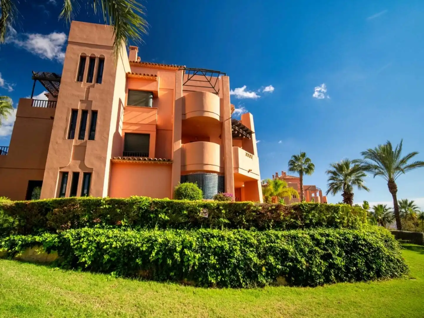 Apartamento con piscina en venta en Golf Bahía, imagen 2