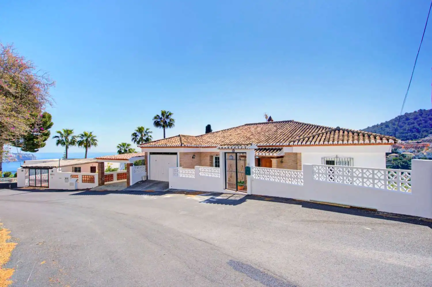 Vista exterior de Casa o chalet en venta en Almuñécar con Calefacción, Terraza y Trastero