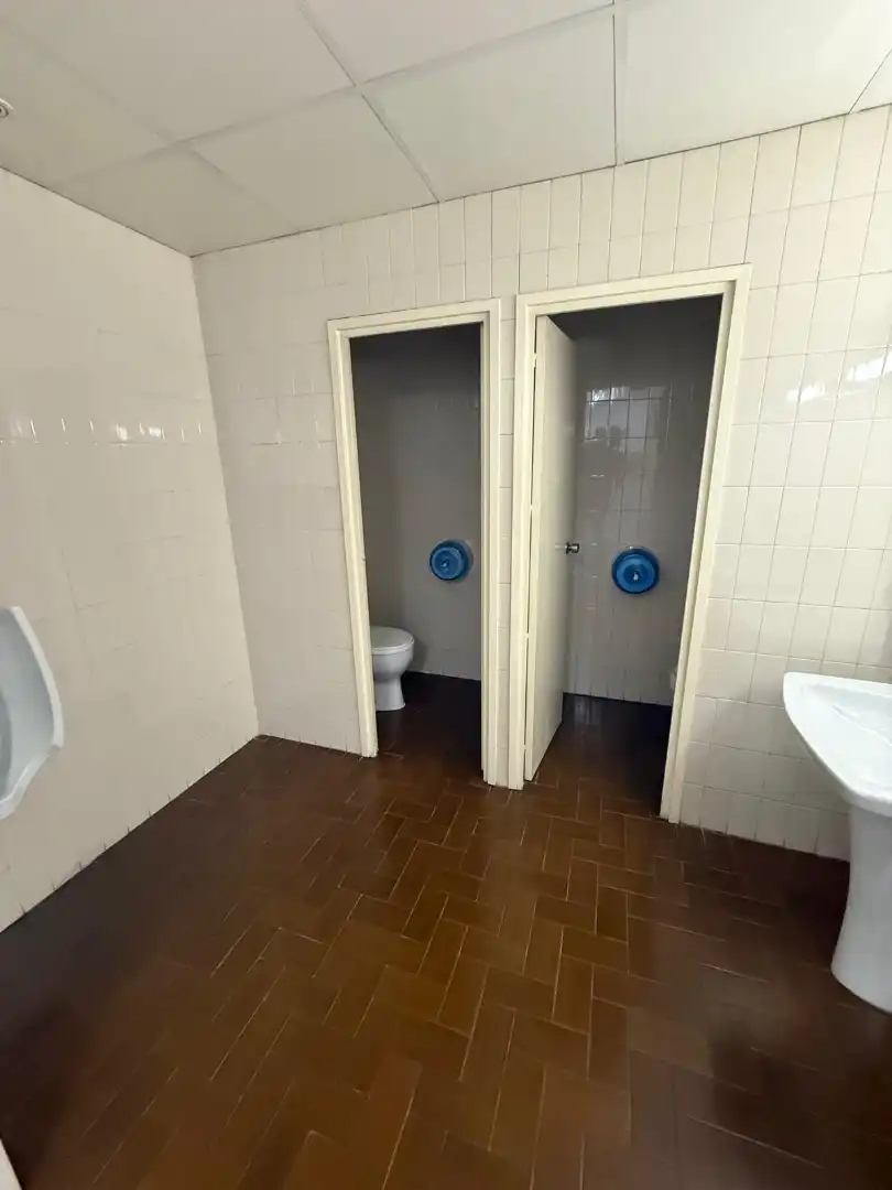 Bathroom of Commercial properties for rent in Esparreguera  with Air Conditioner and Heating