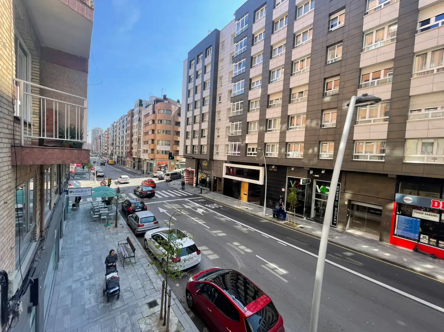 Außenansicht von Wohnung zum Verkauf in Gijón  mit Heizung, Terrasse und Abstellraum