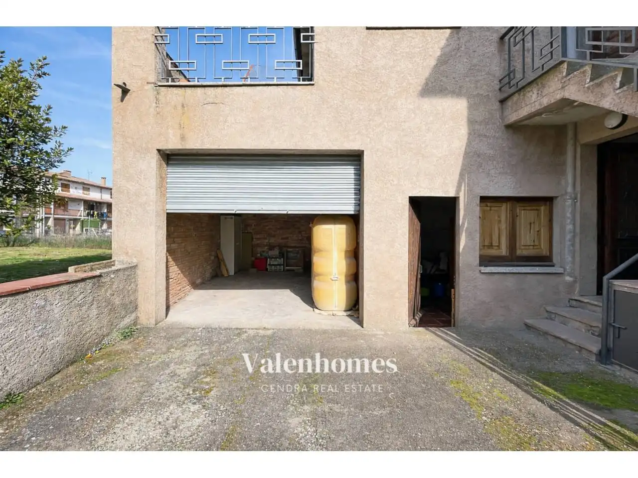 Vista exterior de Casa o xalet en venda en L'Estany amb Calefacció, Jardí privat i Terrassa