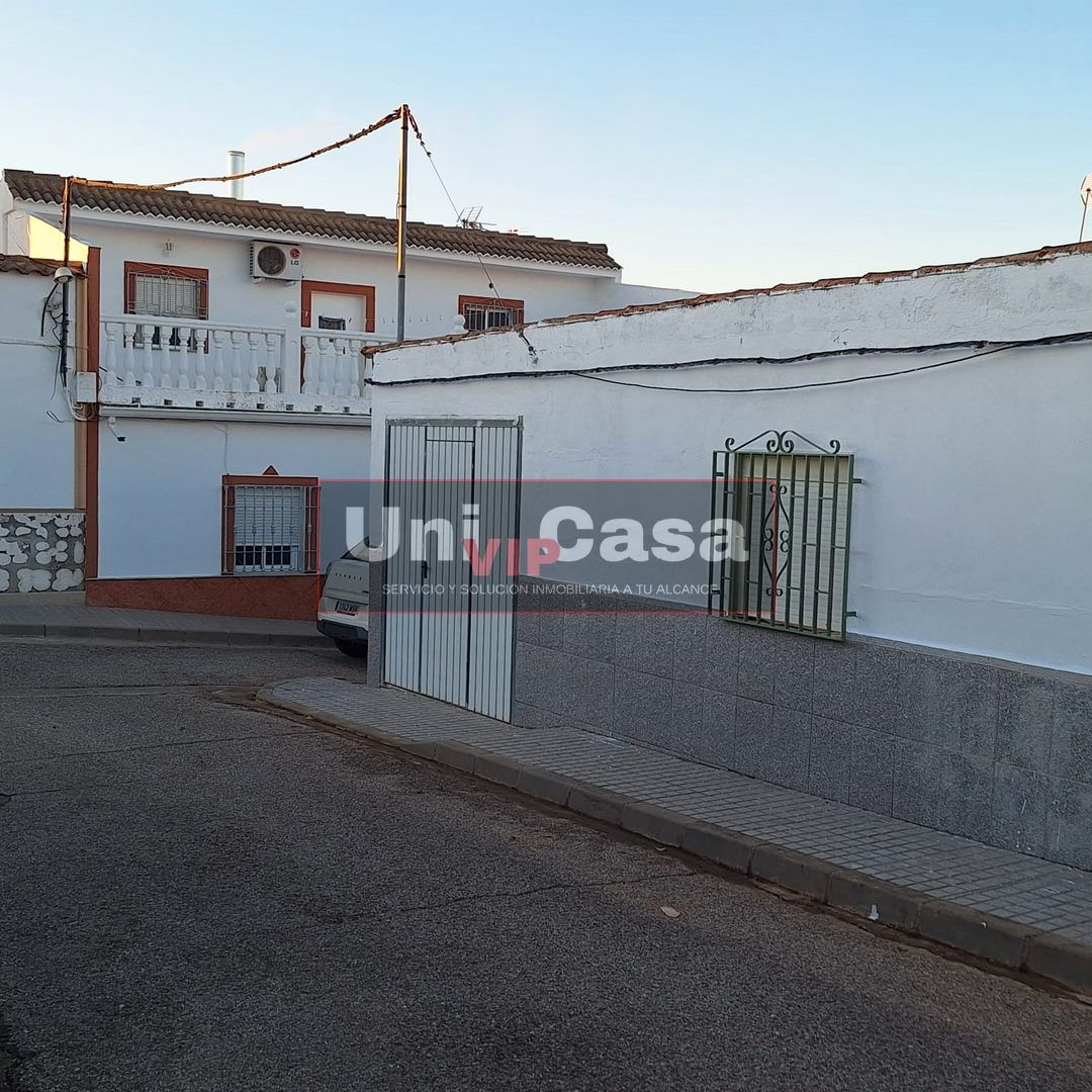 Exterior view of House or chalet for sale in La Carlota  with Air Conditioner