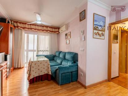 Bedroom of Flat for sale in  Sevilla Capital  with Air Conditioner, Heating and Private garden