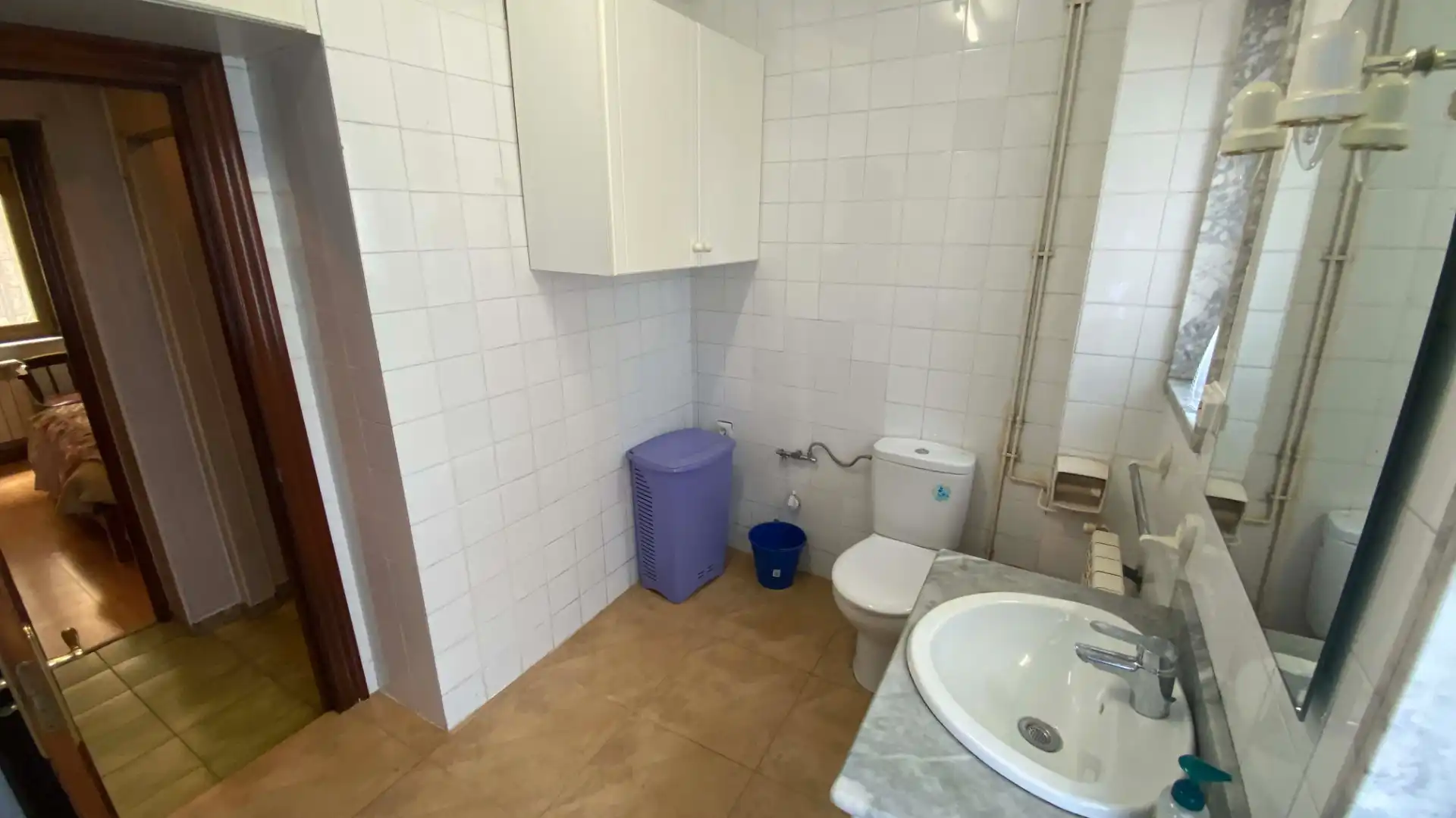 Baño de Piso de alquiler en San Martín del Rey Aurelio con Calefacción, Amueblado y Horno