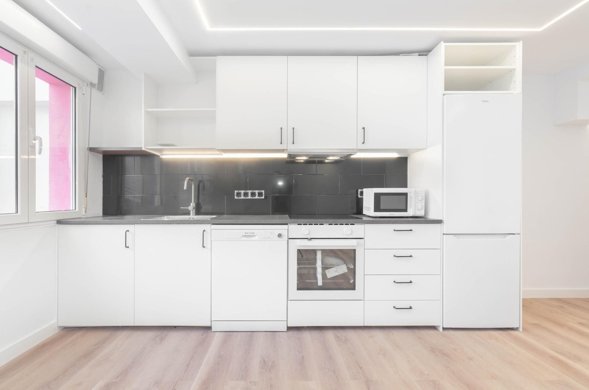 Cocina de Piso en venta en Gijón  con Calefacción, Terraza y Balcón