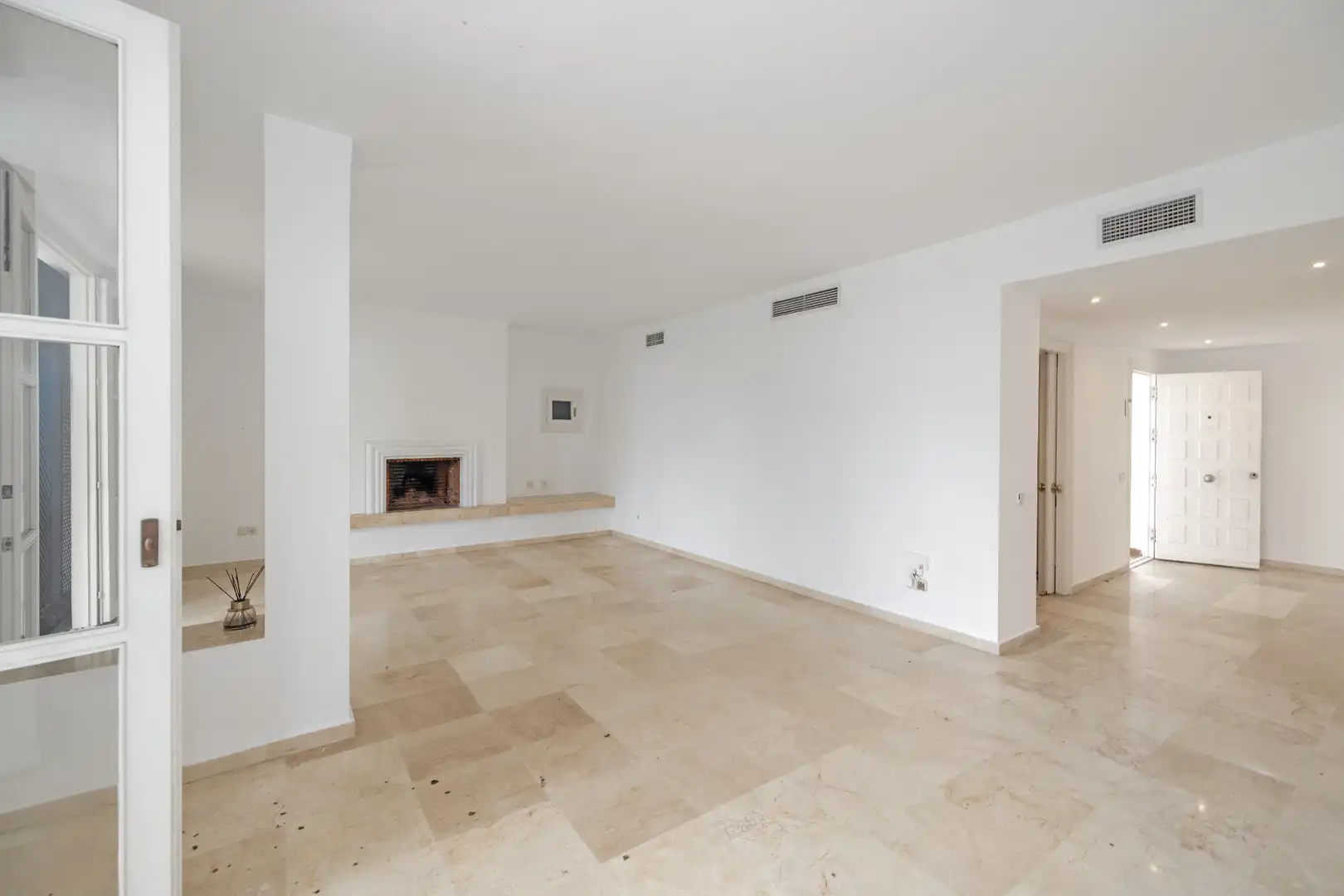 Sala de estar de Piso en venta en Marbella con Terraza, Trastero y Balcón