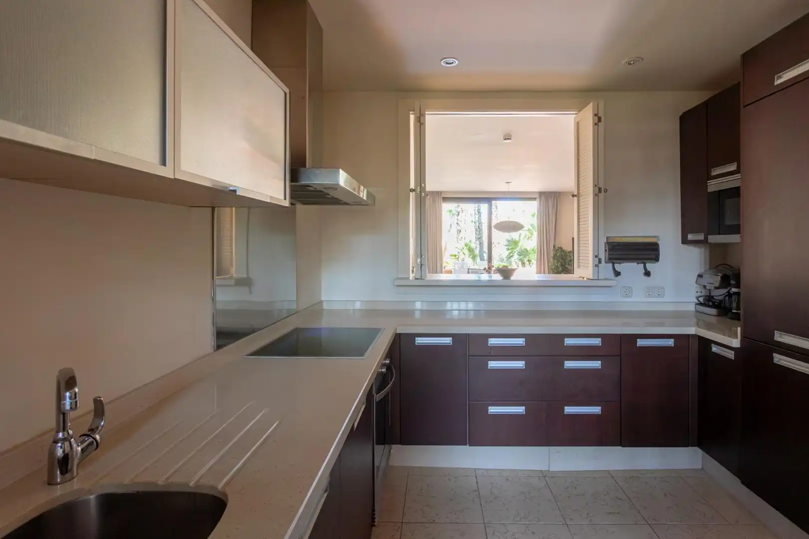 Cuina de Apartament en venda en Chiclana de la Frontera amb Jardí privat i Piscina comunitària
