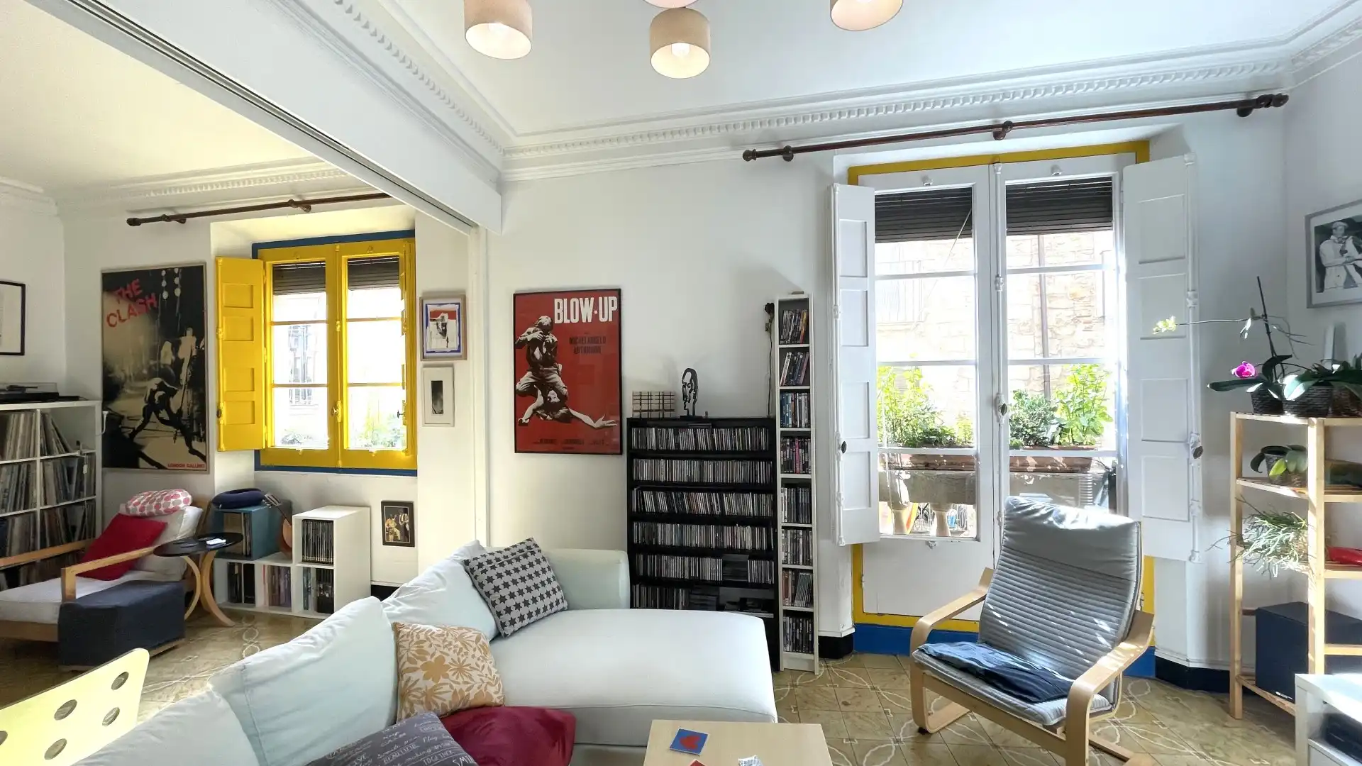 Living room of Flat for sale in Girona Capital  with Heating, Furnished and Balcony