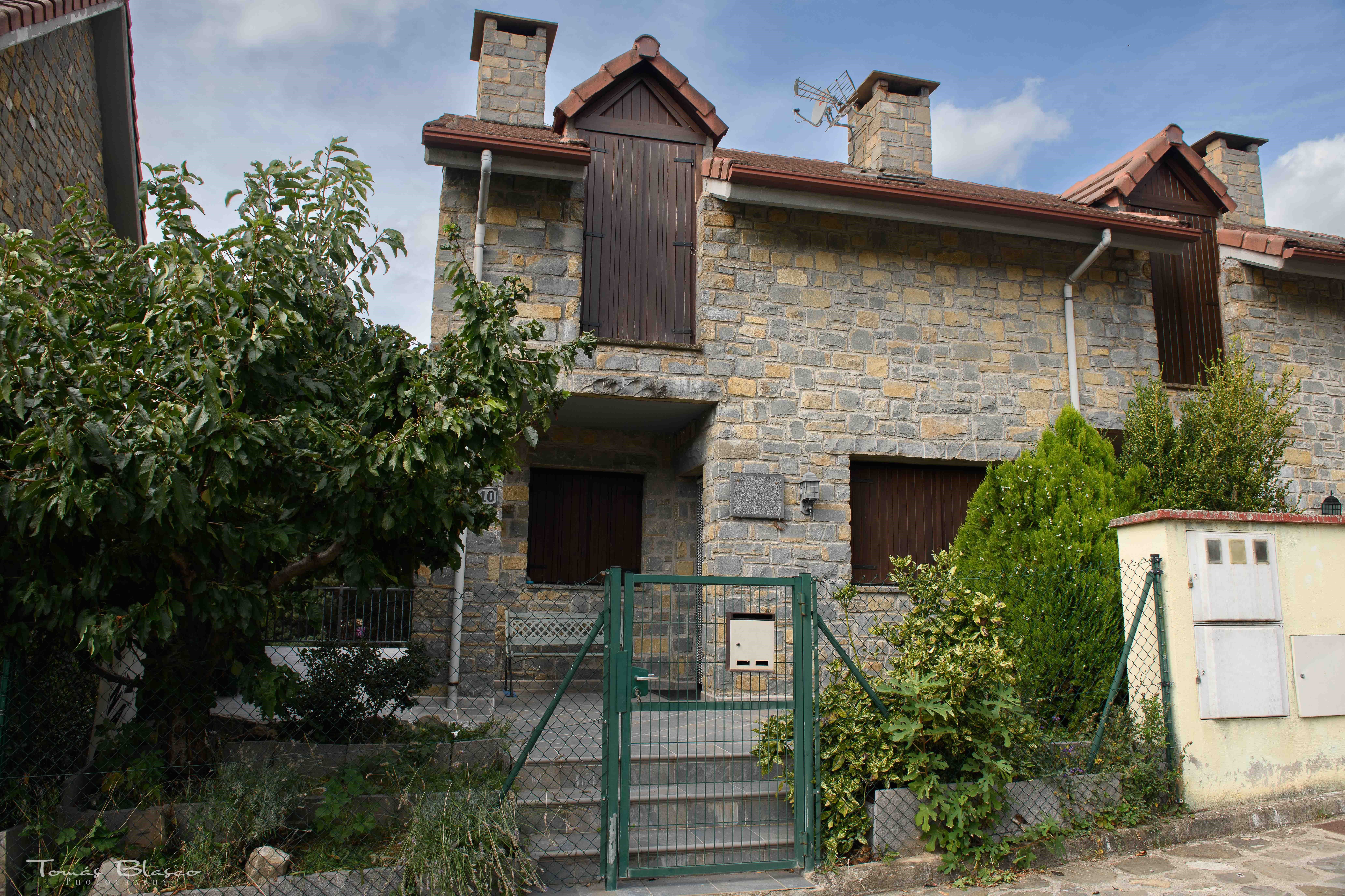 Exterior view of House or chalet for sale in  Huesca Capital  with Private garden, Terrace and Furnished