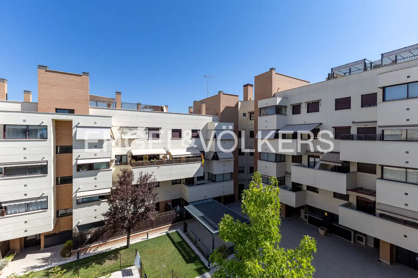 Vista exterior de Dúplex de lloguer en Madrid amb Aire condicionat, Calefacció i Terrassa