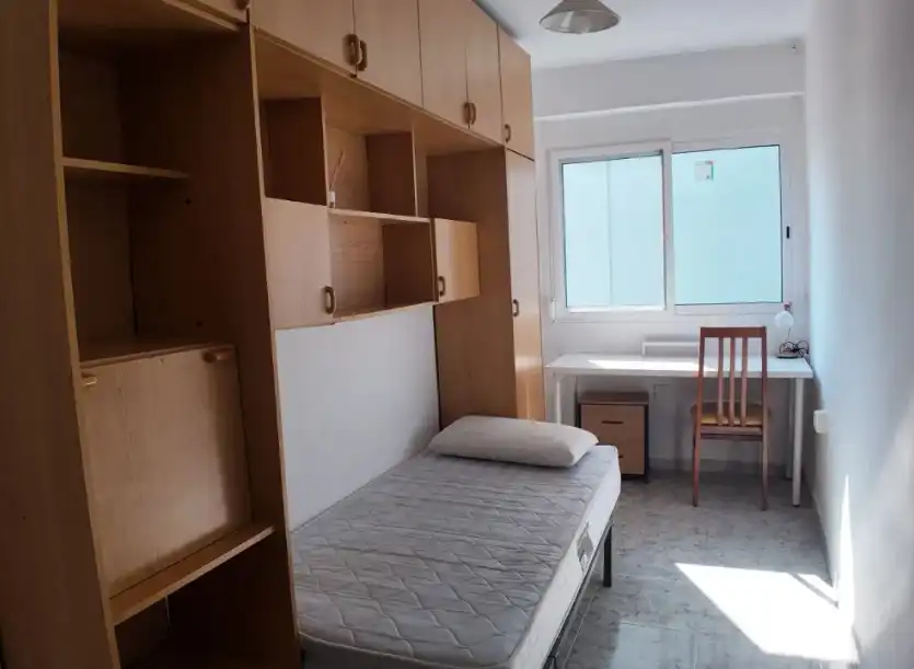 Schlafzimmer von Wohnung zur Miete in Valencia mit Klimaanlage, Heizung und Möbliert