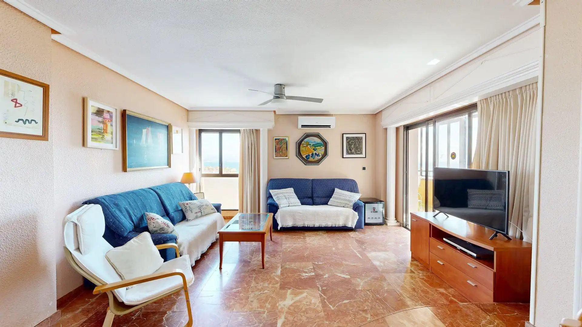 Sala d'estar de Apartament de lloguer en Elche / Elx amb Aire condicionat, Calefacció i Jardí privat
