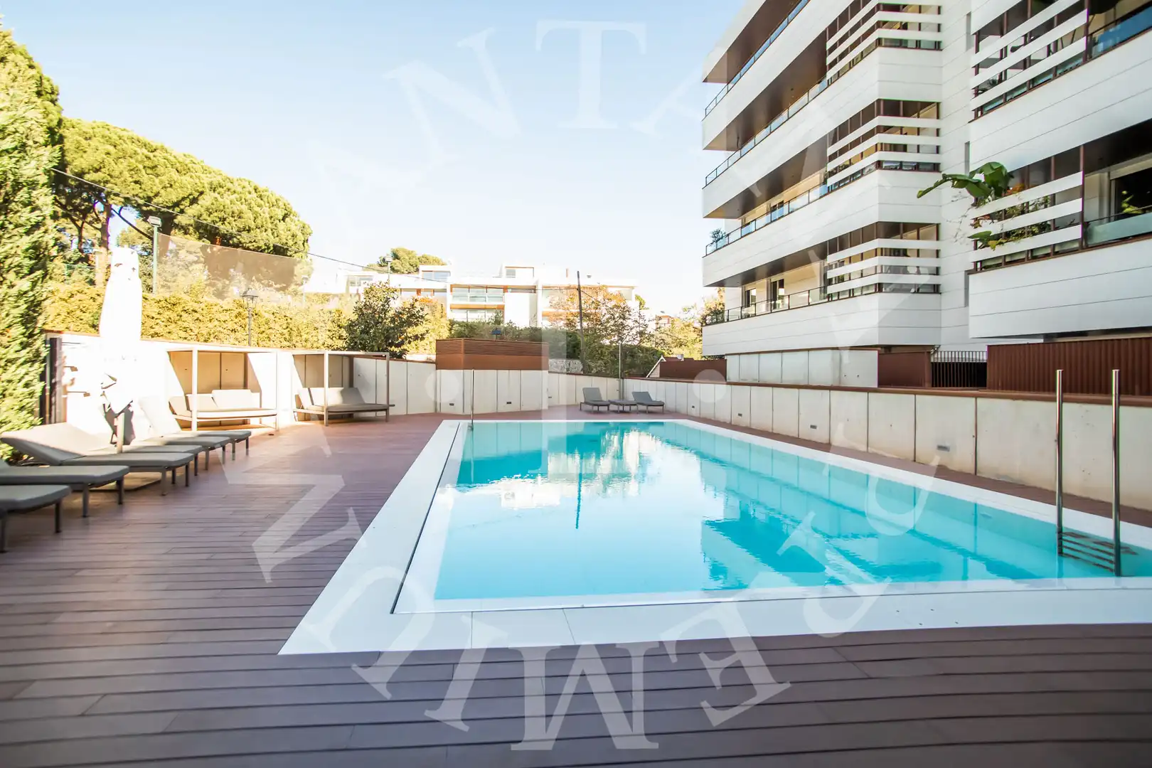 Piscina de Pis en venda en Barcelona amb Aire condicionat, Calefacció i Parquet