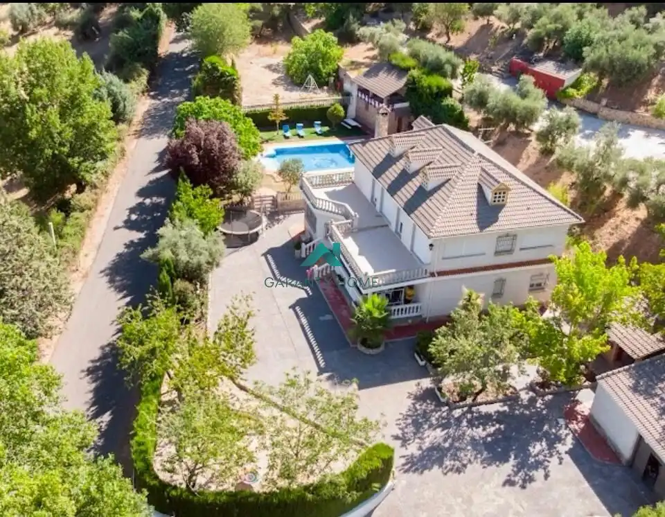 Vista exterior de Casa o xalet en venda en Los Villares amb Jardí privat, Terrassa i Piscina