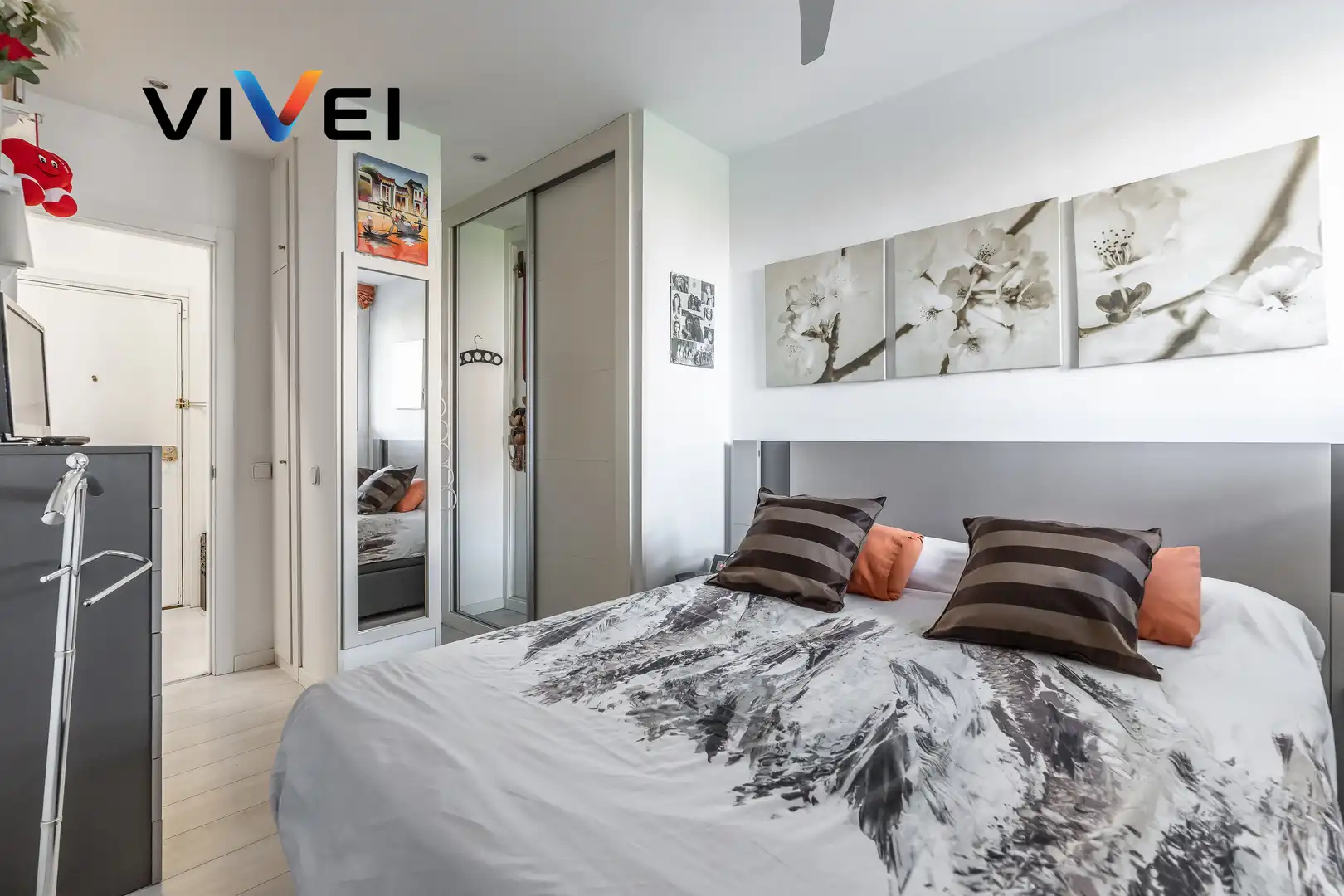 Schlafzimmer von Dachboden zum Verkauf in Madrid mit Heizung, Terrasse und Balkon