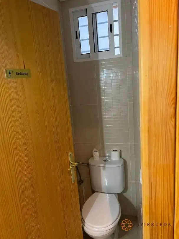 Bathroom of Commercial properties for sale in La Zaida  with Air Conditioner and Furnished